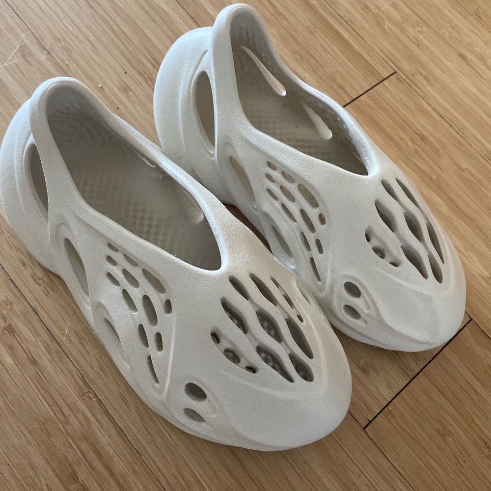 yeezy foamrunners